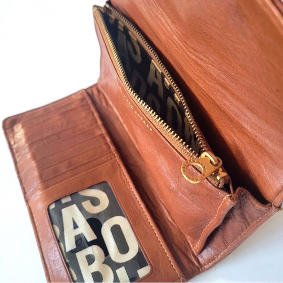 MARC JACOBS Turn Lock Brown Leather Women's Wallet - Picture 10 of 12